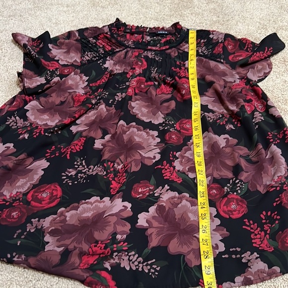 Torrid 3X black floral ruffled shirt sleeve blouse with tiny pleats. - Picture 6 of 9